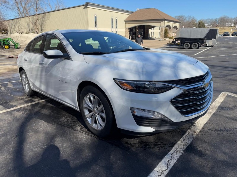 Chevrolet Malibu Vehicle Image 11