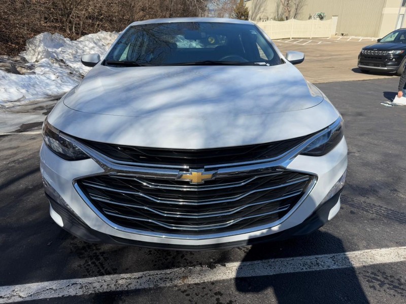 Chevrolet Malibu Vehicle Image 12