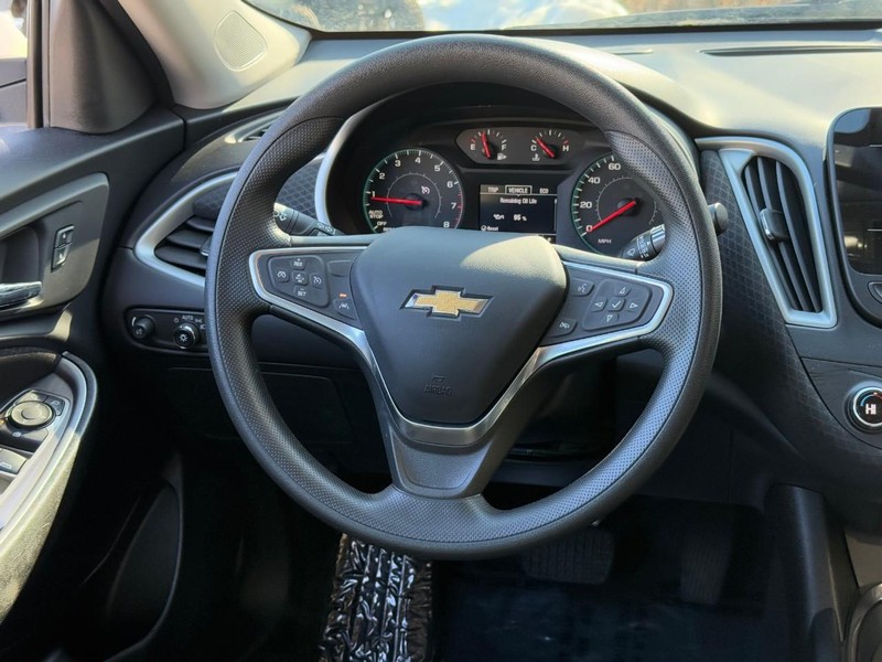 Chevrolet Malibu Vehicle Image 15