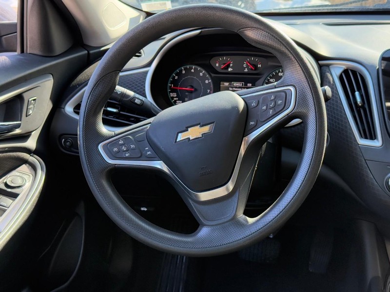 Chevrolet Malibu Vehicle Image 15