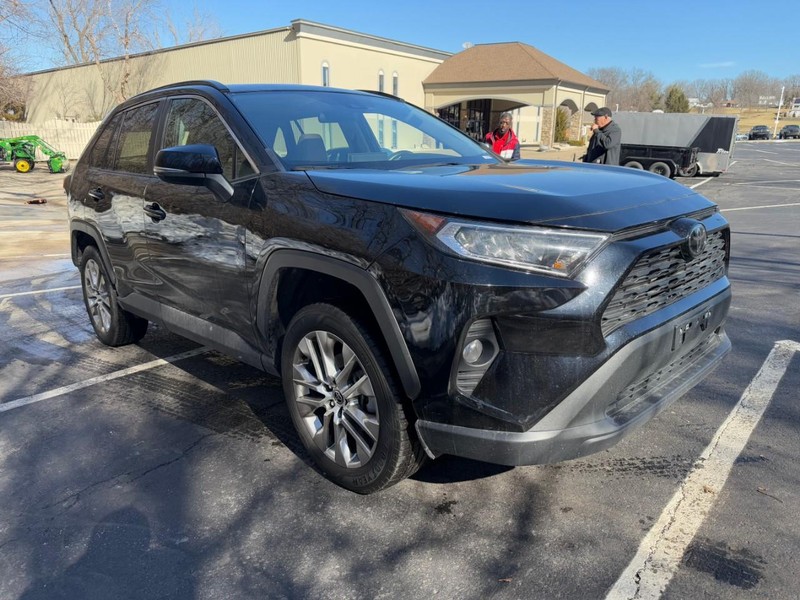 Toyota RAV4 Vehicle Image 12