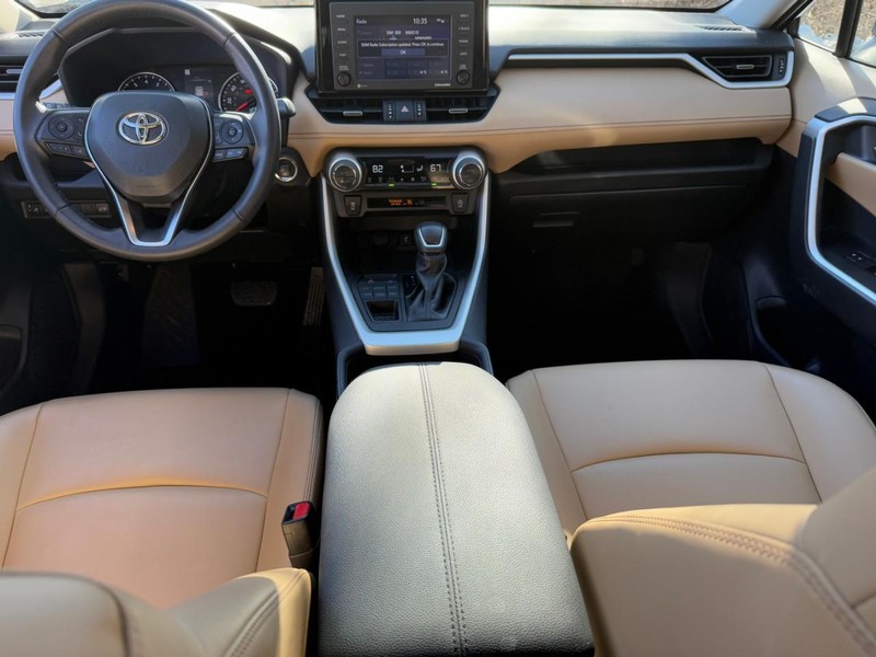 Toyota RAV4 Vehicle Image 15