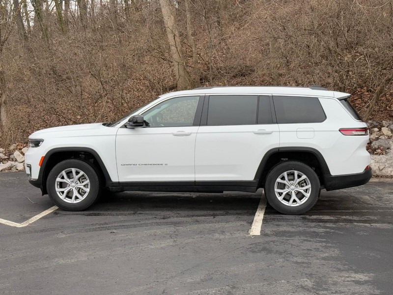 Jeep Grand Cherokee L Vehicle Image 03