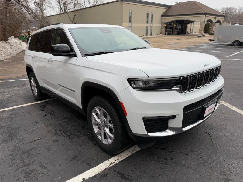 Jeep Grand Cherokee L Vehicle Image 13