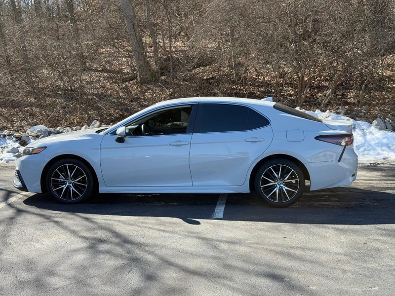 Toyota Camry Vehicle Image 03