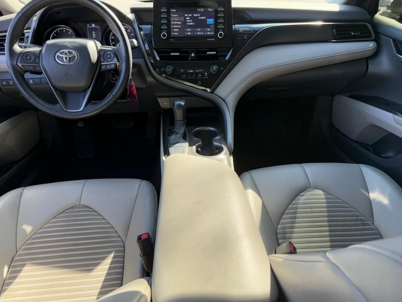 Toyota Camry Vehicle Image 14