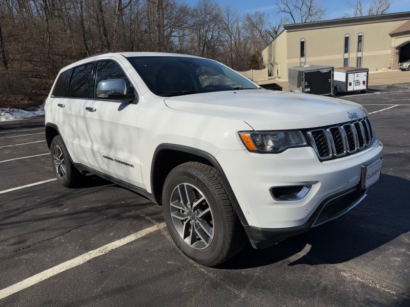 Jeep Grand Cherokee Vehicle Image 12