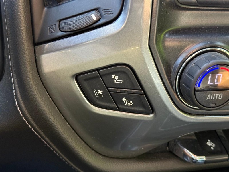 Chevrolet Silverado 1500 Vehicle Full-screen Gallery Image 22