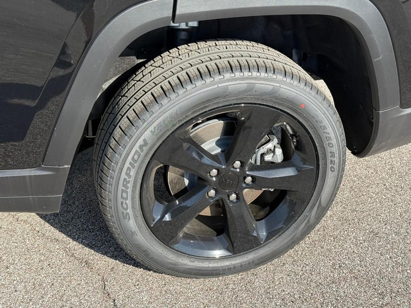 Jeep Grand Cherokee L Vehicle Image 05