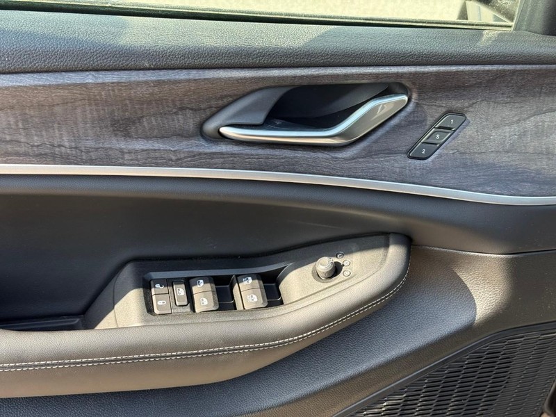 Jeep Grand Cherokee L Vehicle Image 15