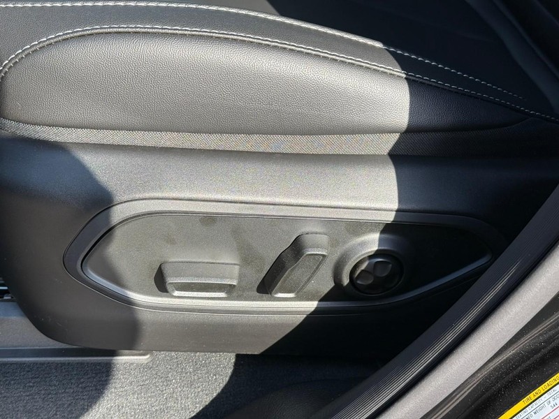 Jeep Grand Cherokee L Vehicle Image 17