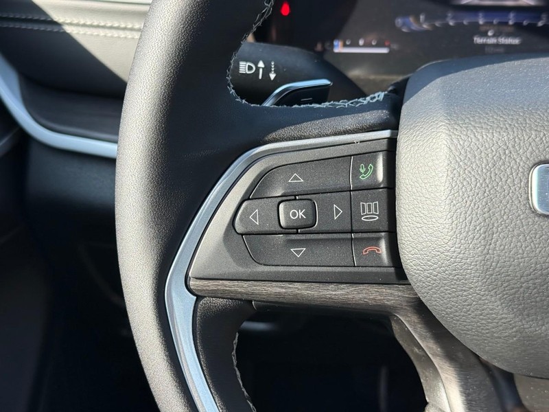 Jeep Grand Cherokee L Vehicle Image 18