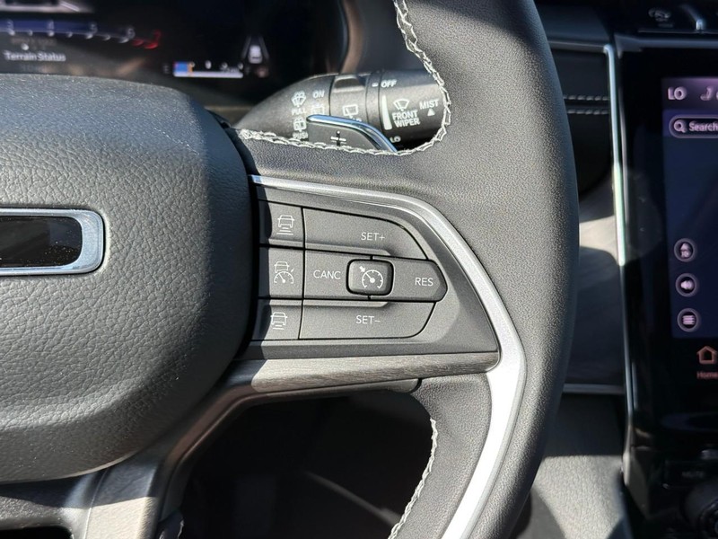 Jeep Grand Cherokee L Vehicle Image 19