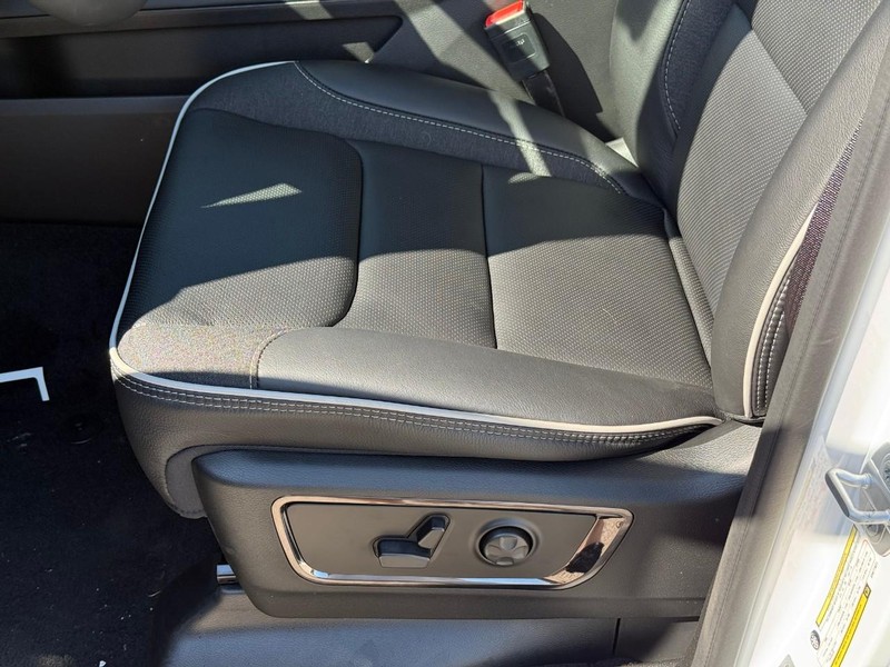 Ram 1500 Vehicle Image 14