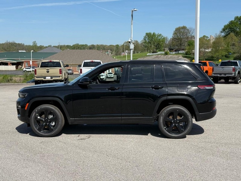 Jeep Grand Cherokee Vehicle Image 03