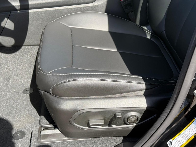 Jeep Grand Cherokee Vehicle Image 17