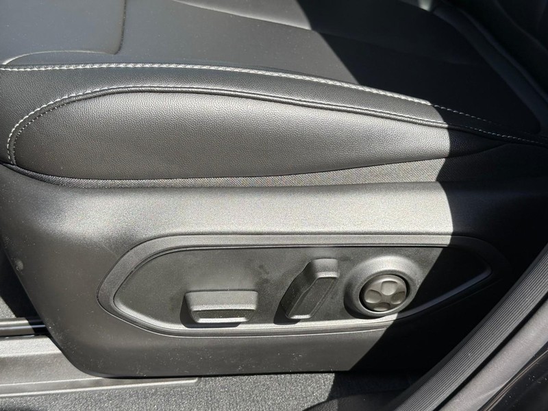 Jeep Grand Cherokee Vehicle Image 18