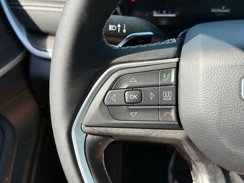 Jeep Grand Cherokee Vehicle Image 19