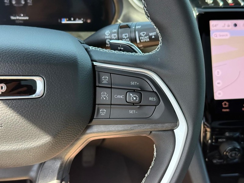Jeep Grand Cherokee Vehicle Image 20