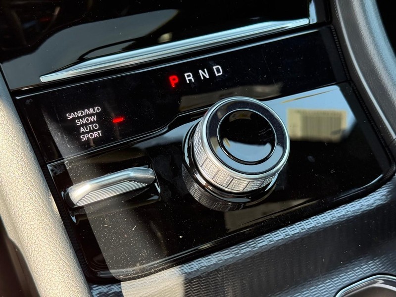 Jeep Grand Cherokee Vehicle Image 21
