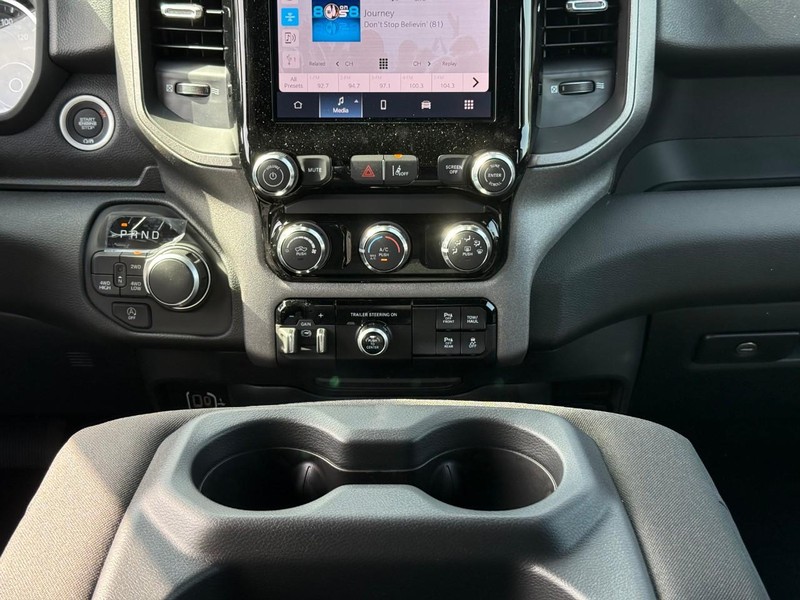 Ram 1500 Vehicle Image 12