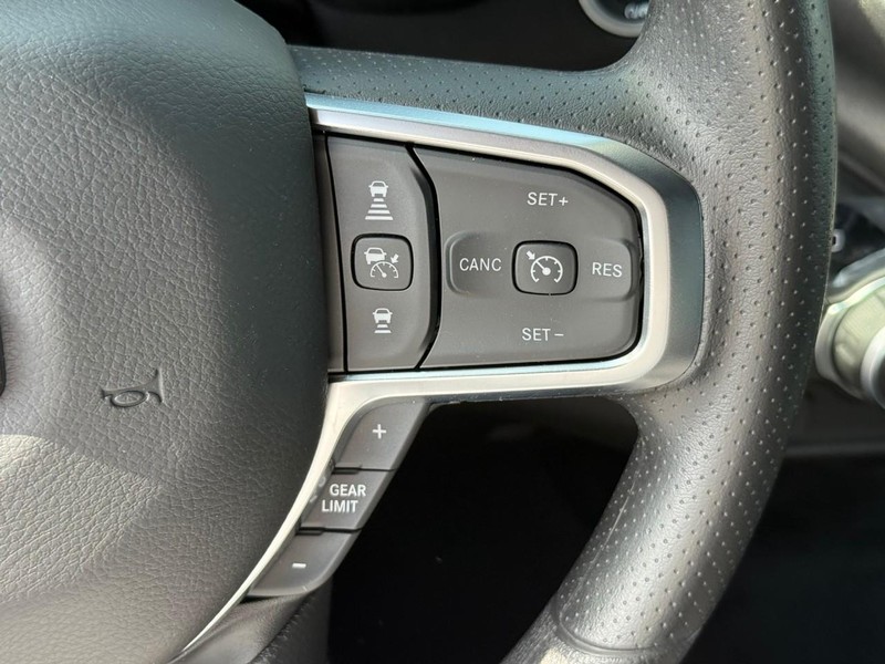 Ram 1500 Vehicle Image 16