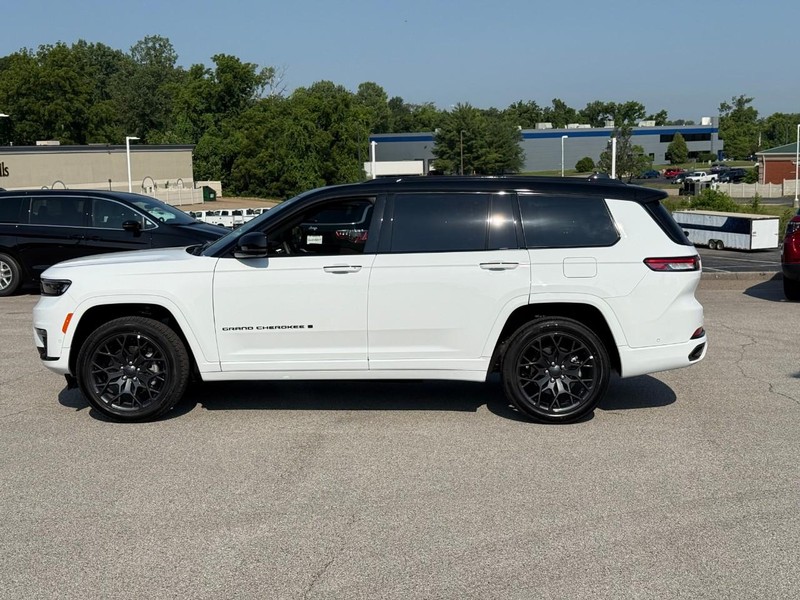 Jeep Grand Cherokee L Vehicle Image 03
