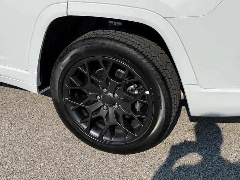 Jeep Grand Cherokee L Vehicle Image 05