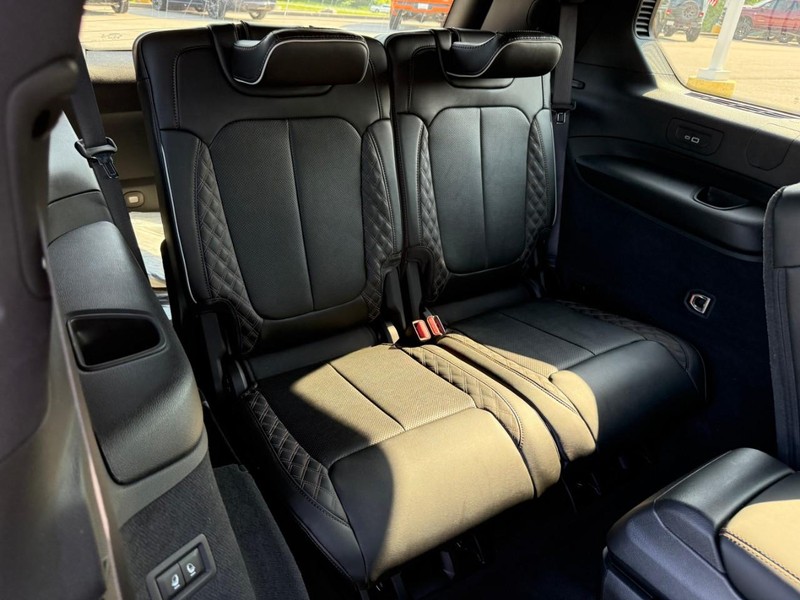 Jeep Grand Cherokee L Vehicle Image 09