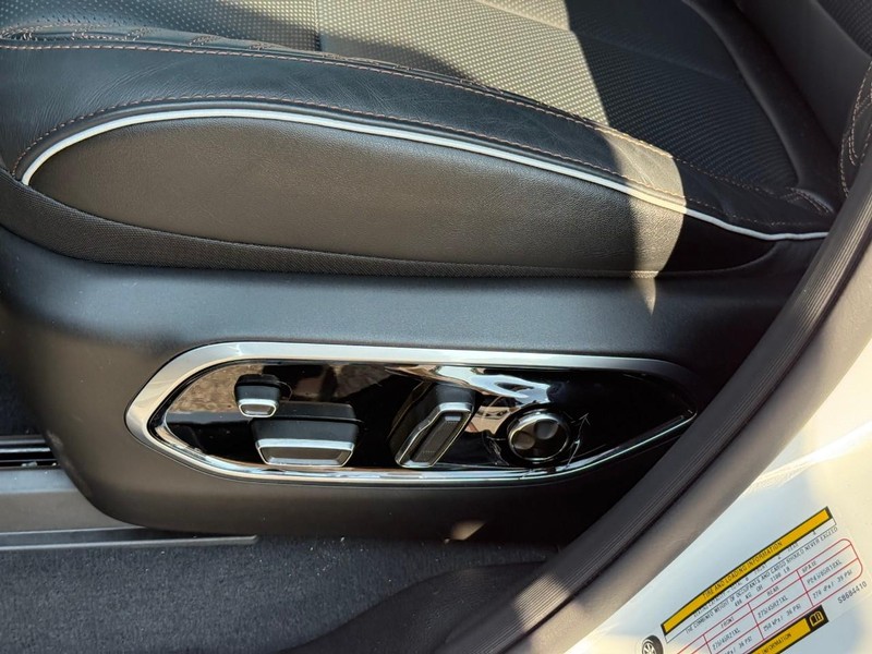 Jeep Grand Cherokee L Vehicle Image 19