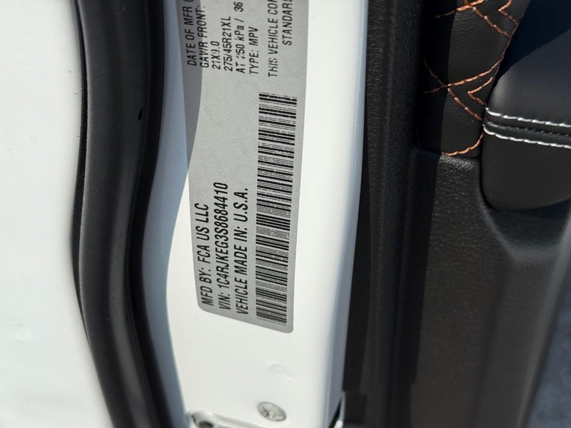 Jeep Grand Cherokee L Vehicle Image 20