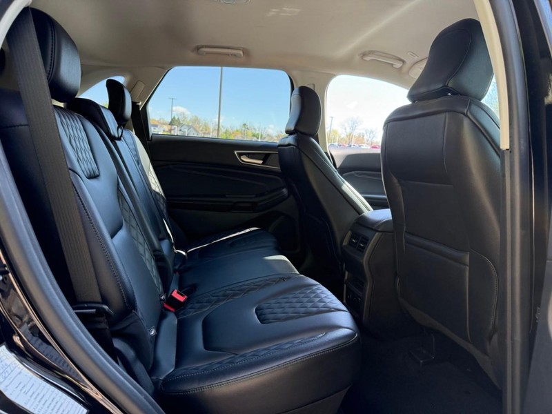 Ford Edge Vehicle Image 14