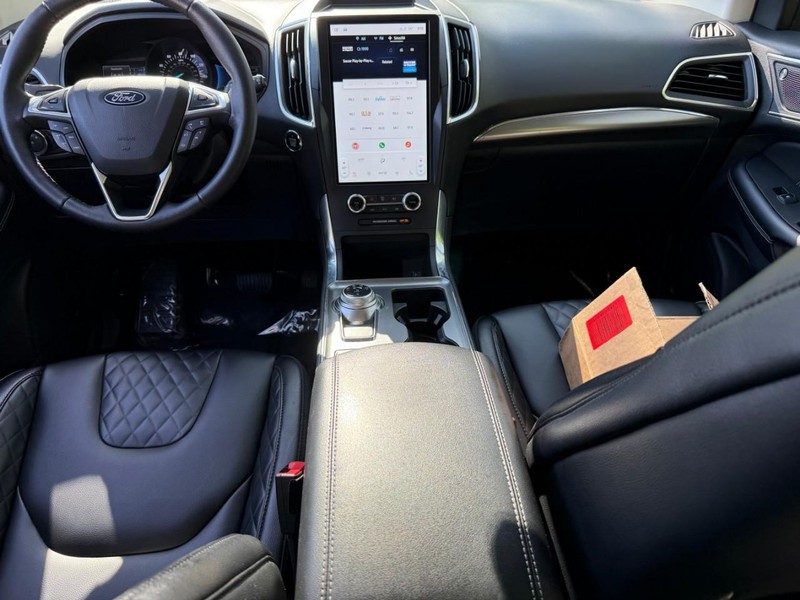 Ford Edge Vehicle Image 15