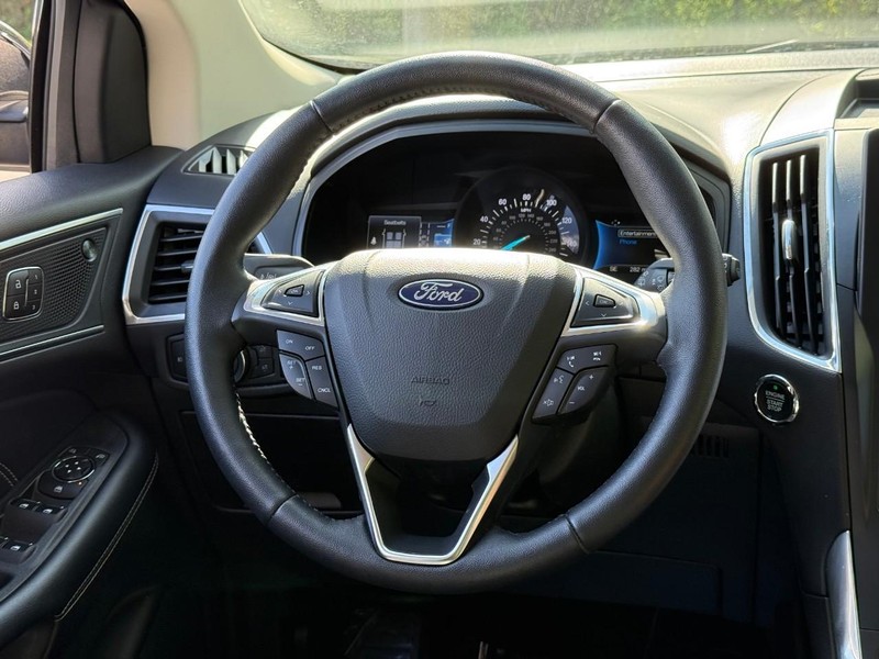 Ford Edge Vehicle Image 16