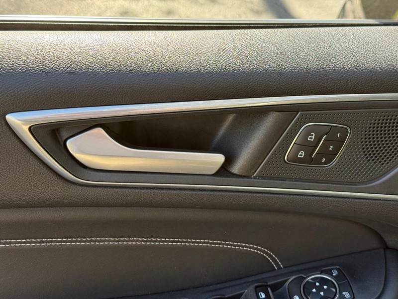 Ford Edge Vehicle Image 21