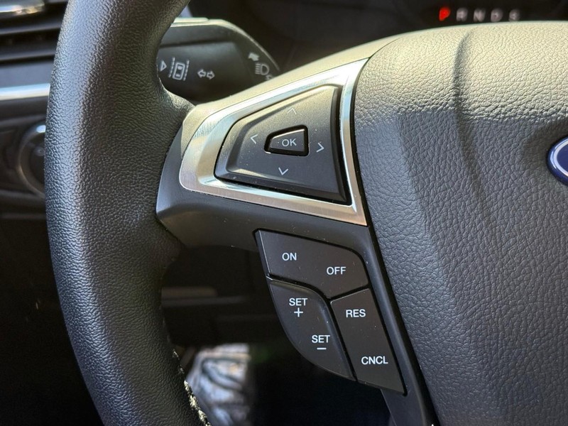 Ford Edge Vehicle Image 26