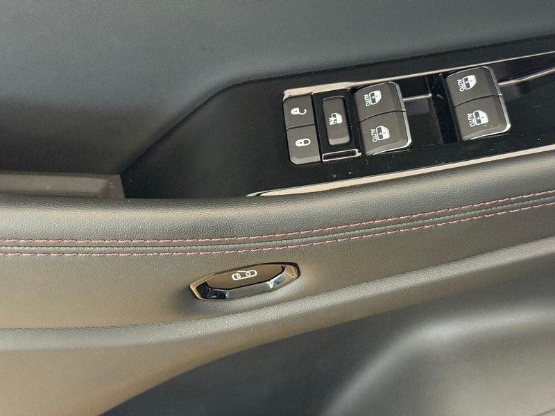 Jeep Wagoneer S Vehicle Image 14