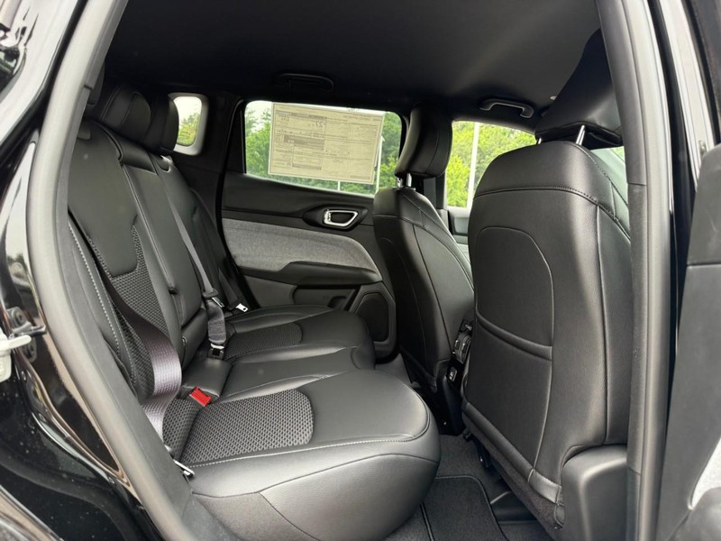 Jeep Compass Vehicle Image 08