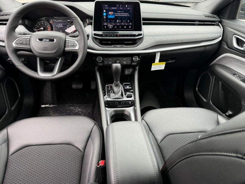 Jeep Compass Vehicle Image 09