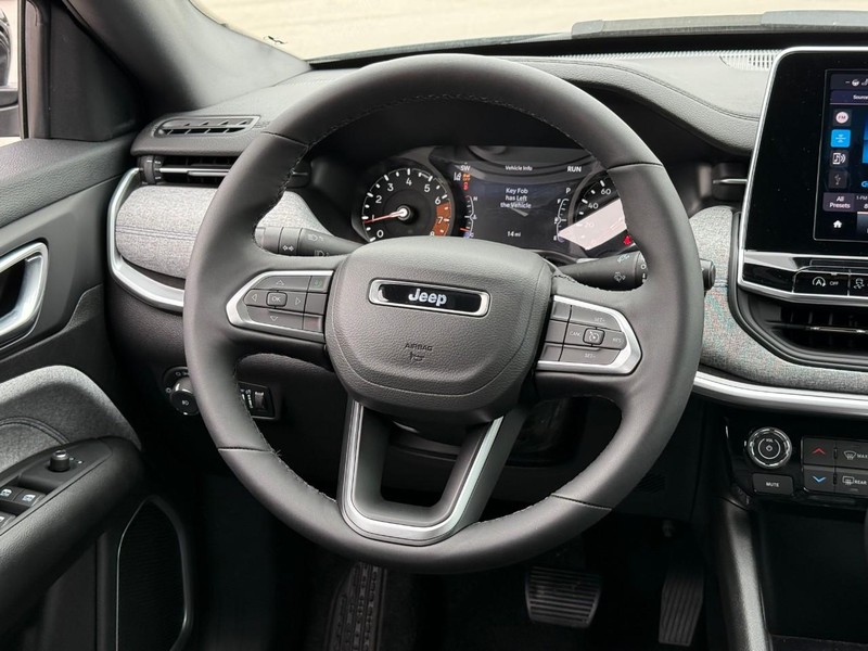 Jeep Compass Vehicle Image 11