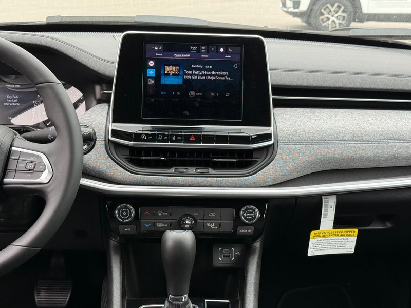 Jeep Compass Vehicle Image 12