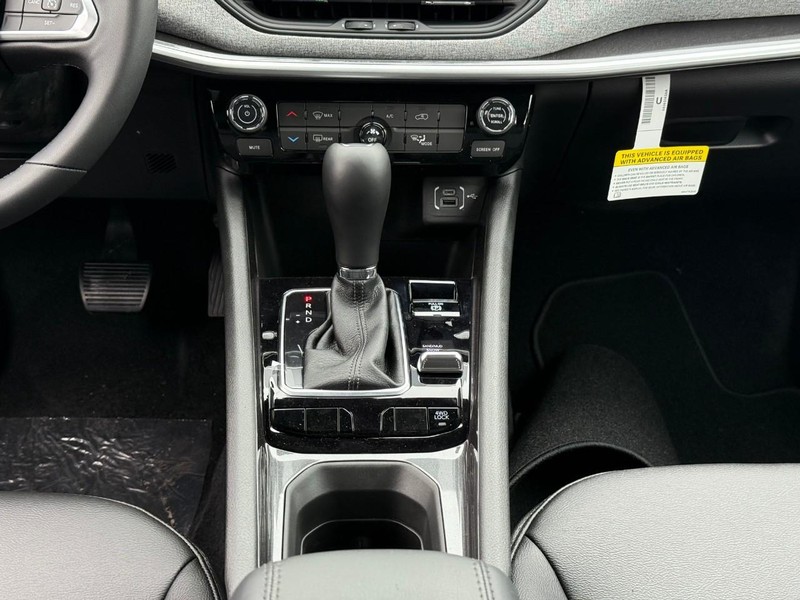 Jeep Compass Vehicle Image 13