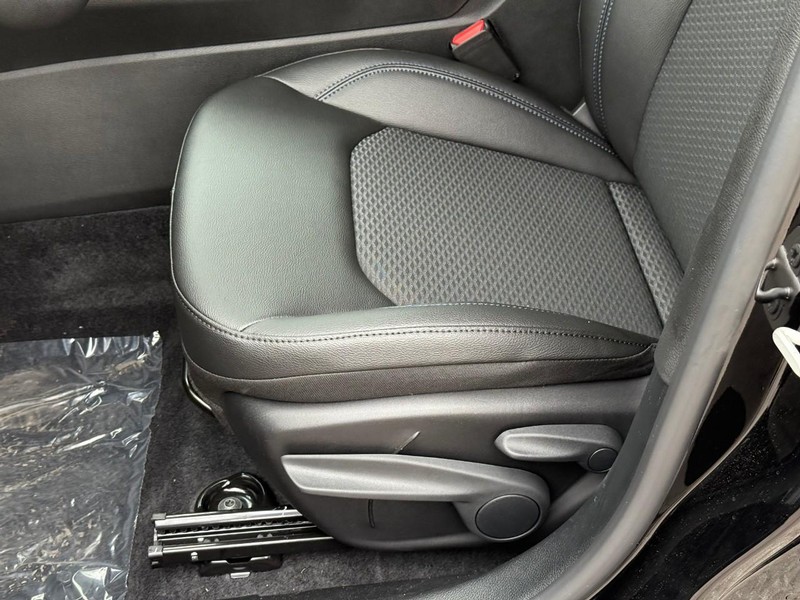 Jeep Compass Vehicle Image 15