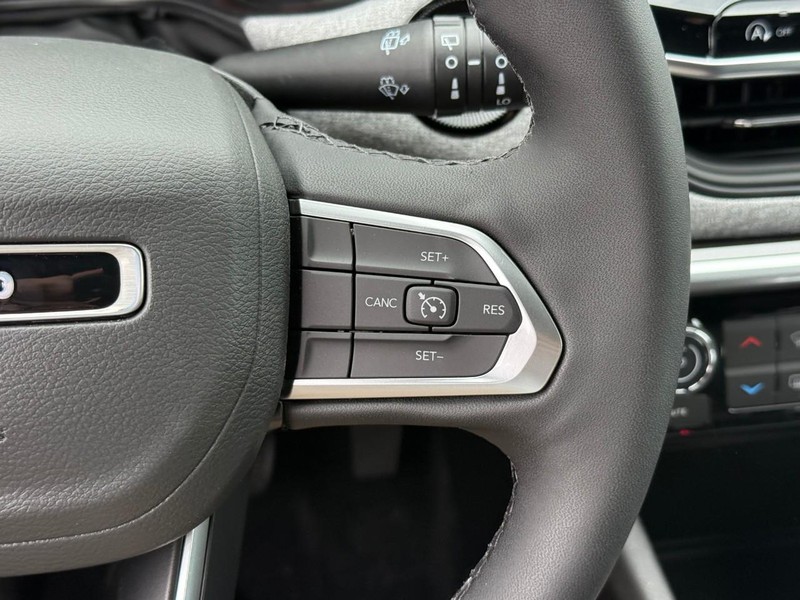 Jeep Compass Vehicle Image 17
