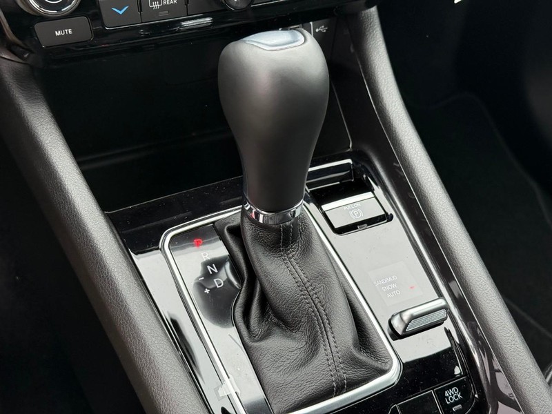 Jeep Compass Vehicle Image 18