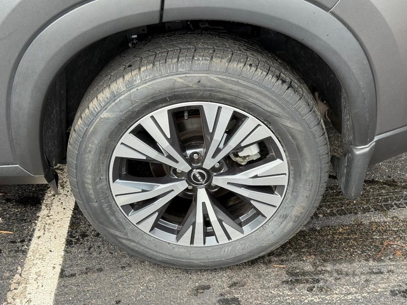 Nissan Rogue Vehicle Image 05