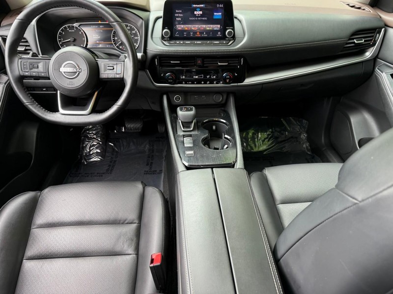 Nissan Rogue Vehicle Image 15