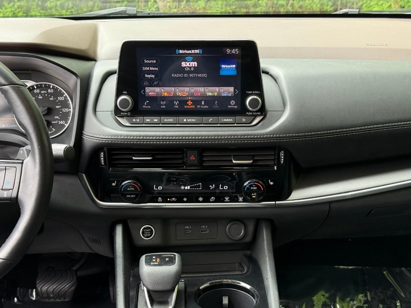 Nissan Rogue Vehicle Image 17