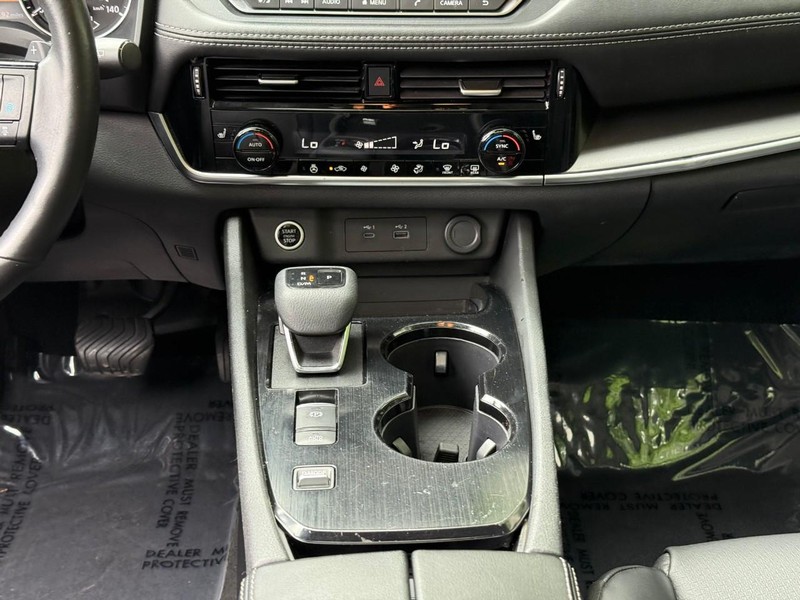 Nissan Rogue Vehicle Image 18