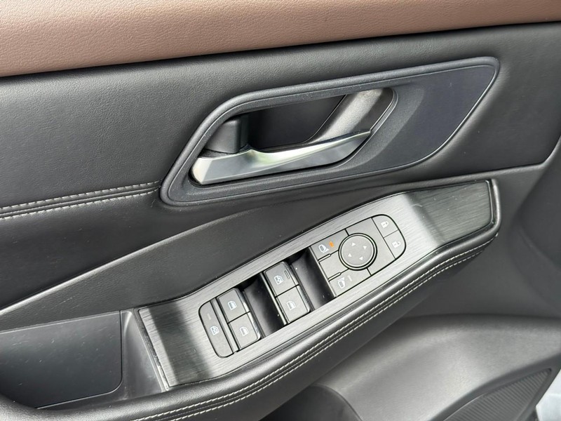 Nissan Rogue Vehicle Image 20